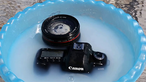 Insolite : 2 façons de nettoyer son appareil photo